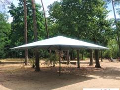 Gartenschirm in weiß mit Gestell in anthrazit 