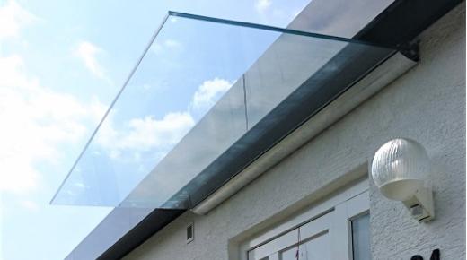 Vordach aus Glas
