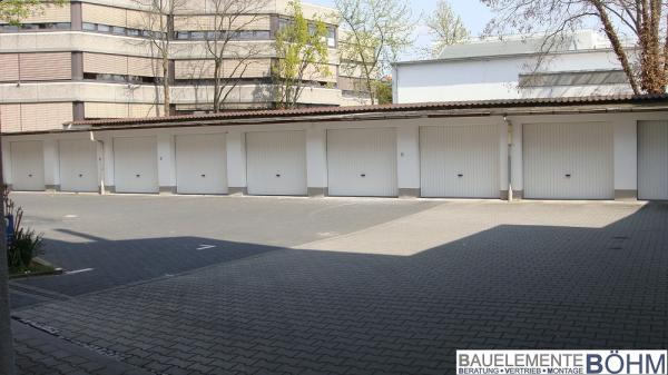Sektionaltore in weiß