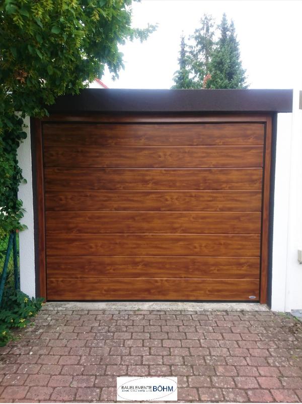 Holz-Garagentor