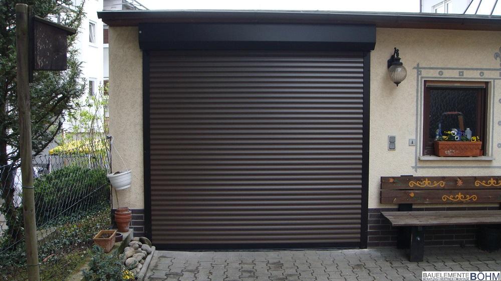 Rolltor in schwarz